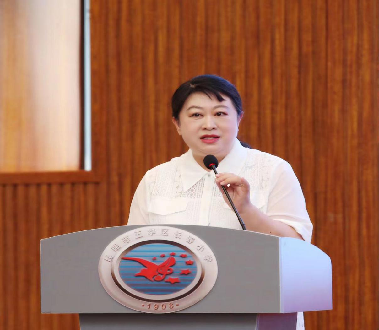 周晓娟副会长做了"延安精神永放光芒"