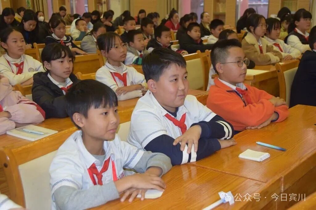 【延会巡礼】红色精神润童心 全会精神进校园——宾川县延安精神研究会薪火宣讲团到学校宣讲党的二十届四中全会精神
