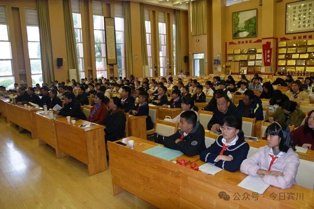 【延会巡礼】红色精神润童心 全会精神进校园——宾川县延安精神研究会薪火宣讲团到学校宣讲党的二十届四中全会精神