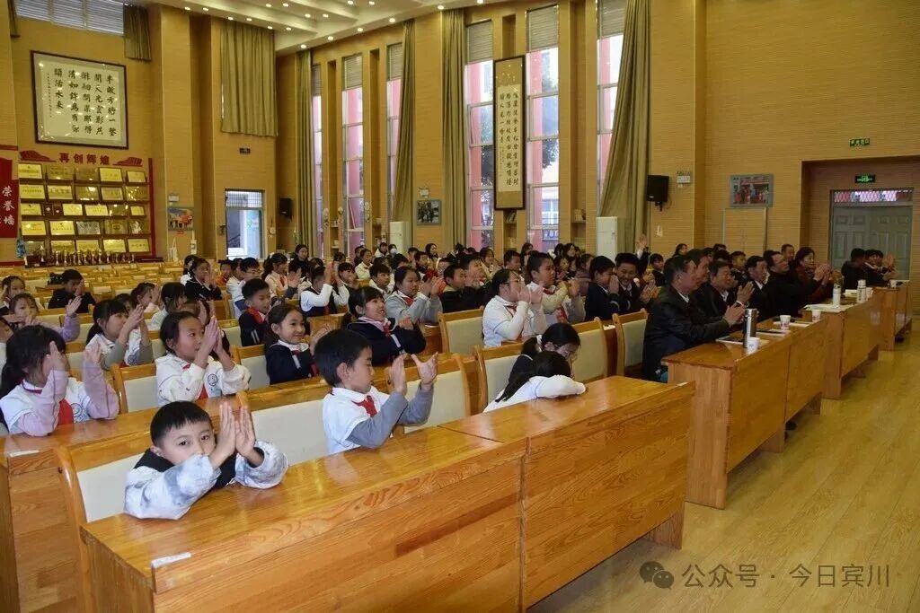 【延会巡礼】红色精神润童心 全会精神进校园——宾川县延安精神研究会薪火宣讲团到学校宣讲党的二十届四中全会精神